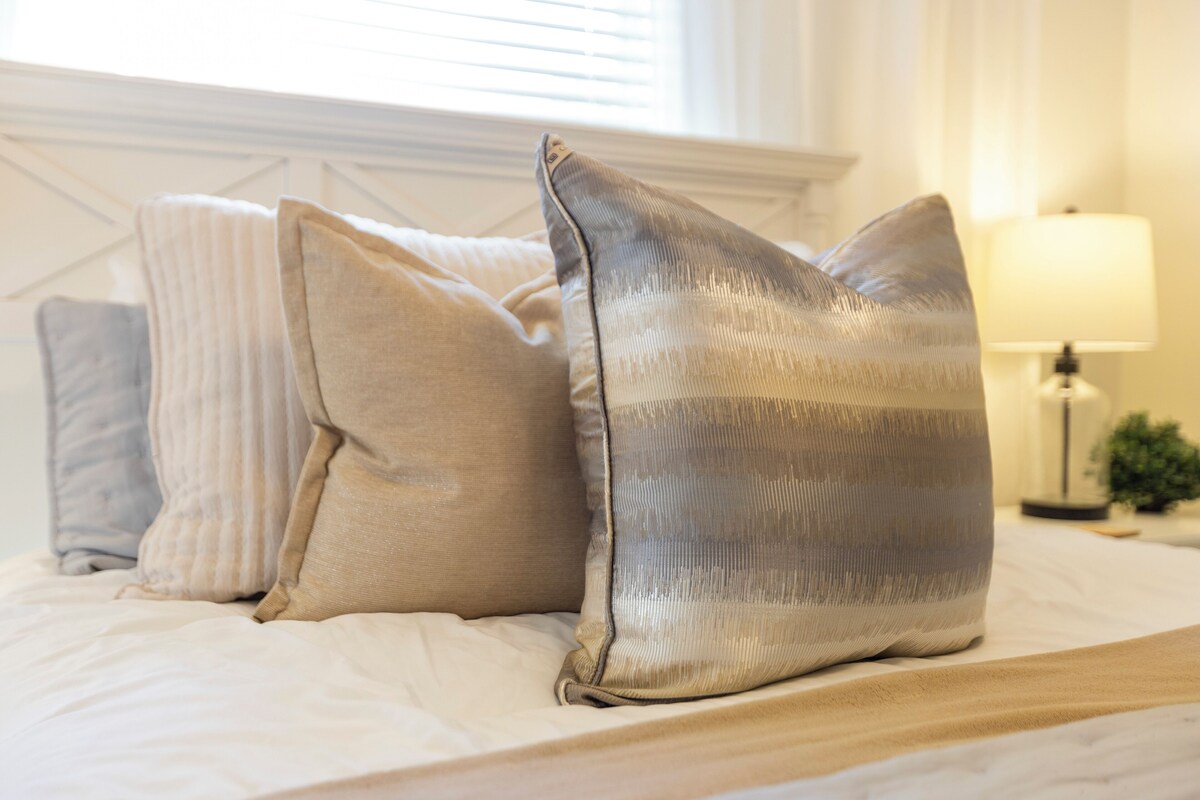 Photo 65 of Special Offer: Cozy 3BR Retreat with Private Pool & Lakeview – Hot Deal Today!