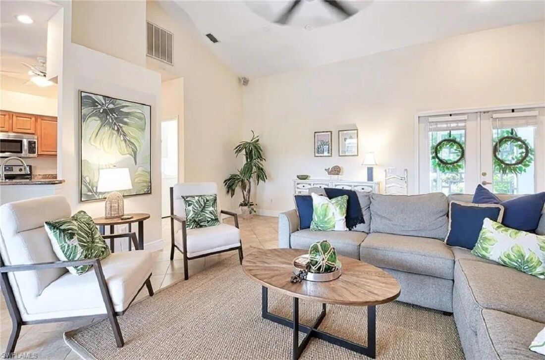 Cozy 3 bedroom with private pool and lakeview