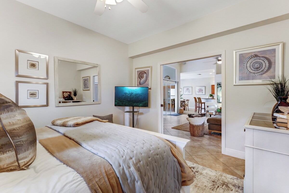Photo 6 of Special Offer: Cozy 3BR Retreat with Private Pool & Lakeview – Hot Deal Today!