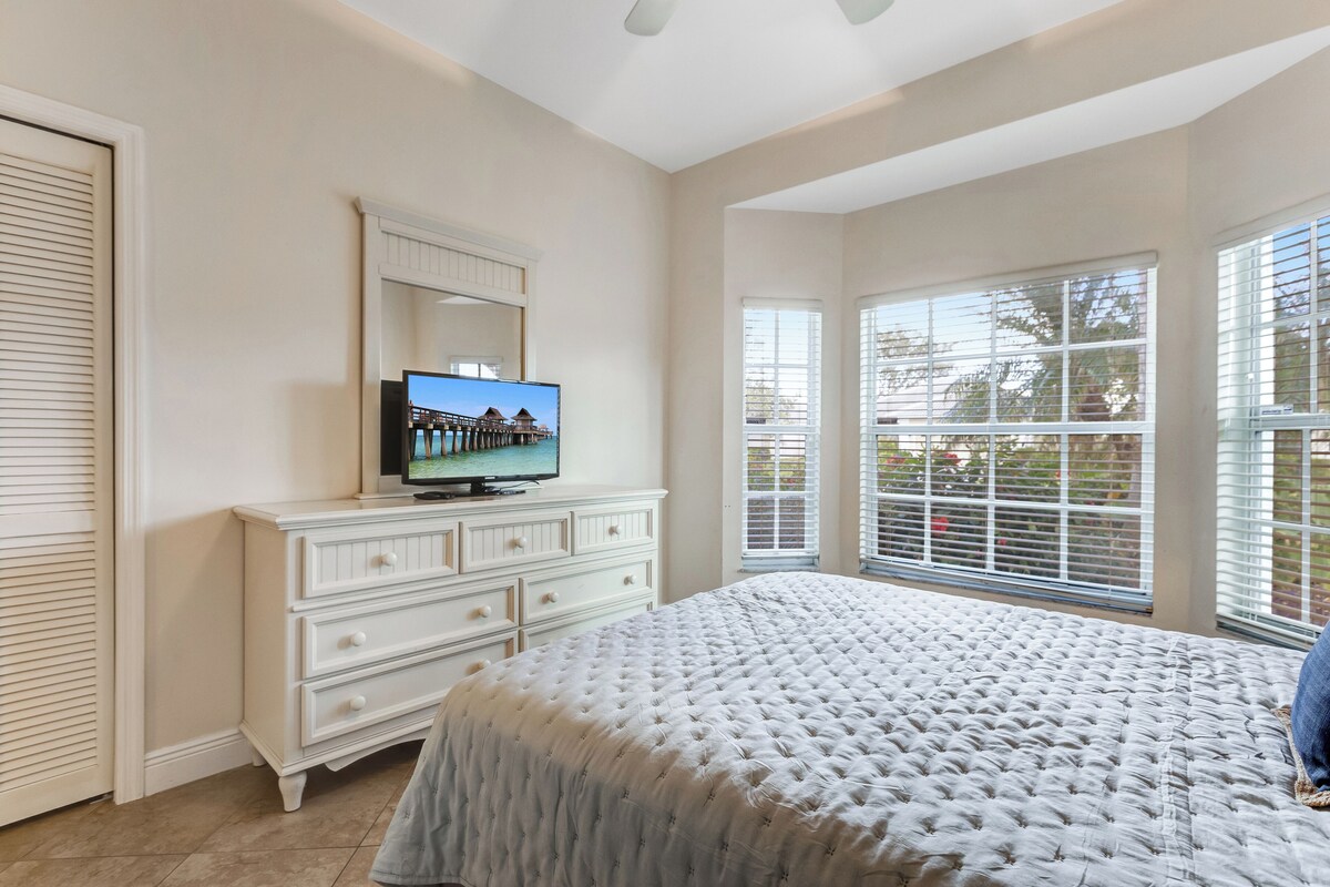 Photo 16 of Special Offer: Cozy 3BR Retreat with Private Pool & Lakeview – Hot Deal Today!