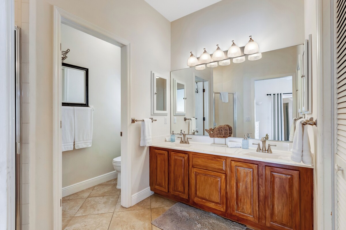 Photo 25 of Special Offer: Cozy 3BR Retreat with Private Pool & Lakeview – Hot Deal Today!