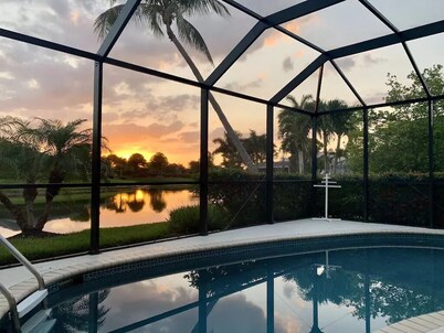 Special Offer: Cozy 3BR Retreat with Private Pool & Lakeview – Hot Deal Today!