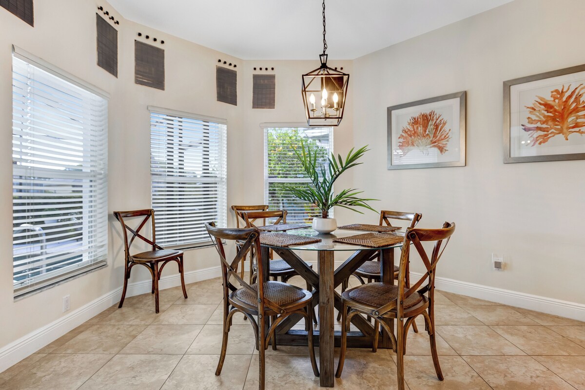 Photo 3 of Special Offer: Cozy 3BR Retreat with Private Pool & Lakeview – Hot Deal Today!
