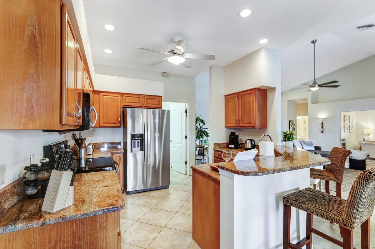 Photo 7 of Special Offer: Cozy 3BR Retreat with Private Pool & Lakeview – Hot Deal Today!