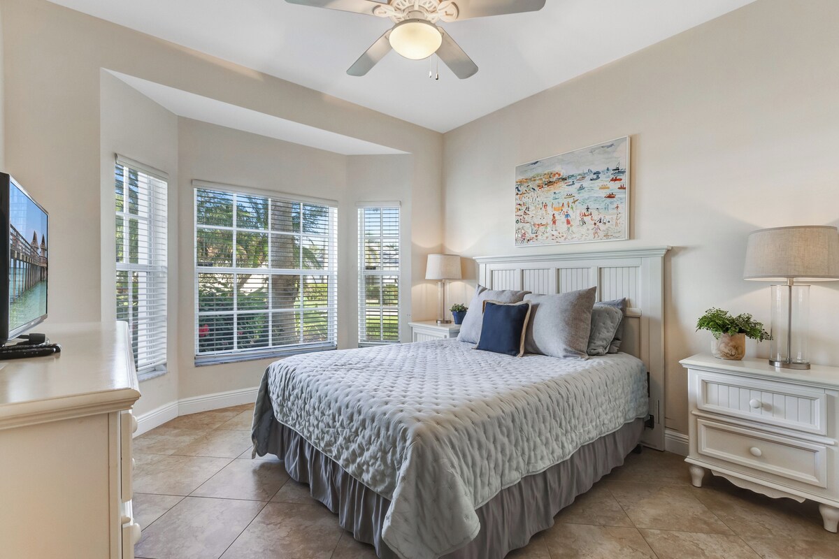 Photo 15 of Special Offer: Cozy 3BR Retreat with Private Pool & Lakeview – Hot Deal Today!