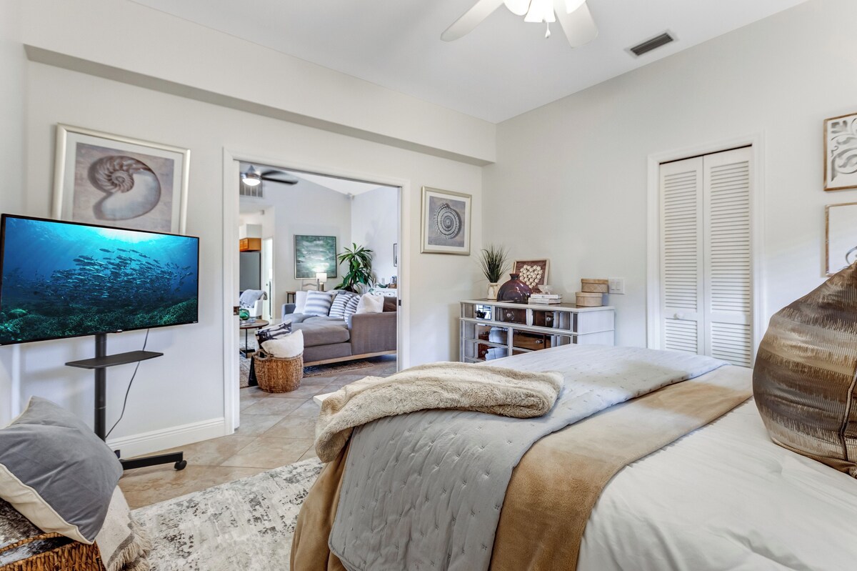 Photo 5 of Special Offer: Cozy 3BR Retreat with Private Pool & Lakeview – Hot Deal Today!