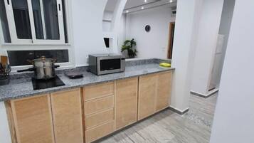 Fridge, microwave, stovetop, cookware/dishes/utensils