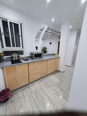 Fridge, microwave, stovetop, cookware/dishes/utensils