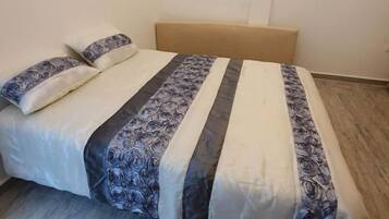 1 bedroom, bed sheets