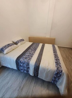 1 bedroom, bed sheets