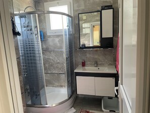 클래식 콘도, 침실 3개, 발코니, 산 전망 | 욕실