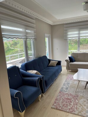 클래식 콘도, 침실 3개, 발코니, 산 전망 | 3 개의 침실, 방음 설비, 다리미/다리미판