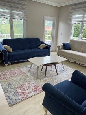 클래식 콘도, 침실 3개, 발코니, 산 전망 | 전용 주방 | 전자레인지, 오븐, 쿡탑, 식기 세척기