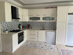 Condo clásico, 3 habitaciones, balcón, vista a la montaña | Servicio a la habitación