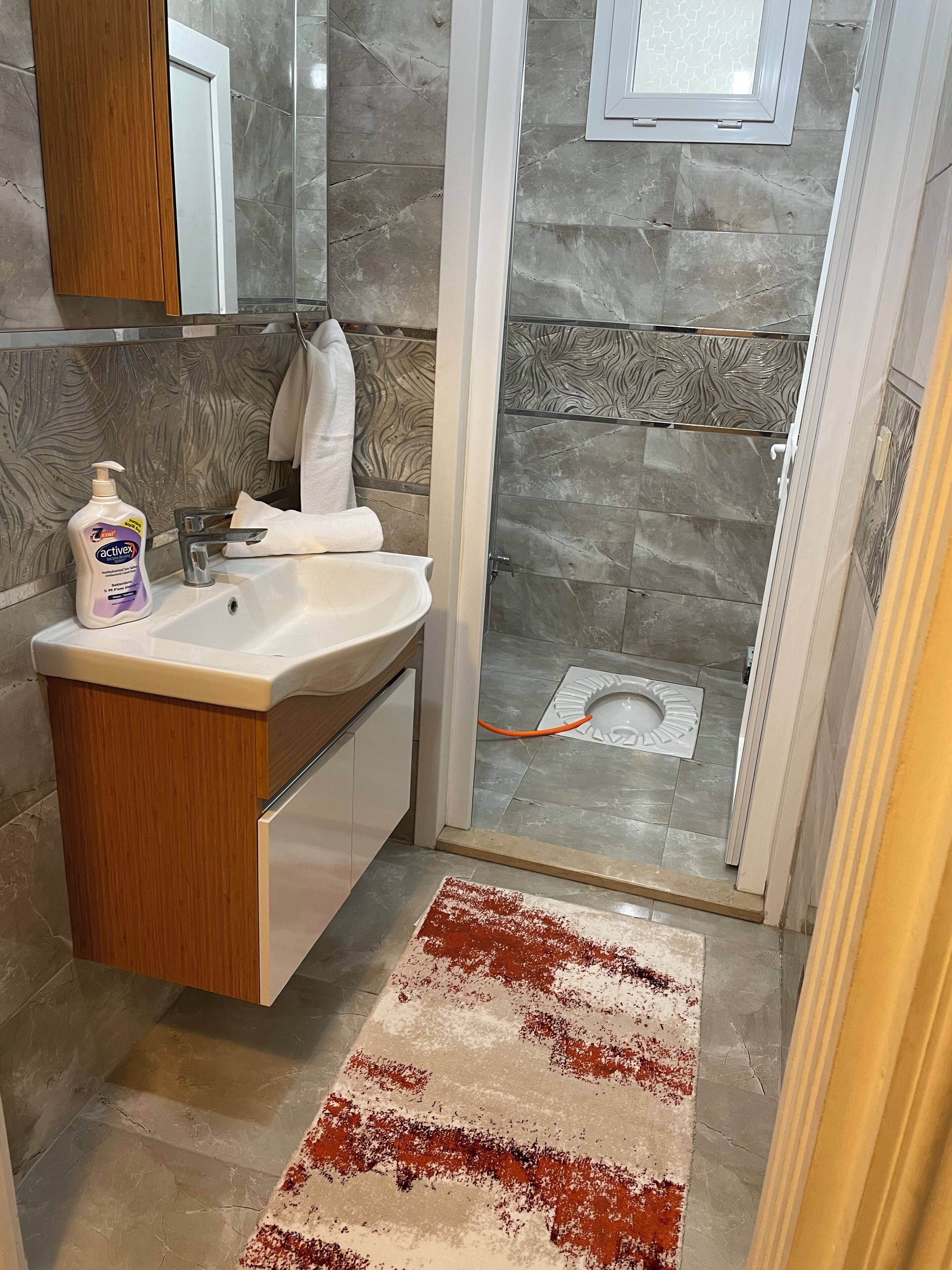 3 bedrooms, soundproofing, iron/ironing board