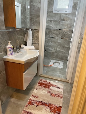 Classic Condo, 3 Bedrooms, Balcony, Mountain View | 3 bedrooms, soundproofing, iron/ironing board - Çamlıhemşin (Çamlihemsin)