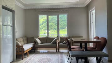 Classic Condo, 3 Bedrooms, Balcony, Mountain View | 3 bedrooms, soundproofing, iron/ironing board