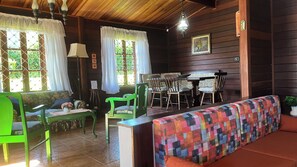 Een smart-tv en een open haard