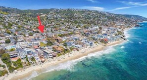 Beach nearby, sun-loungers, beach towels