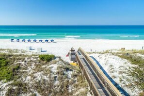 Spooky Ln. Beach access is a quick 5-minute walk or a 2-minute golf cart ride. - 5-minute walk to beach, restaurants & Shopping! 6 Seater Electric Golf Cart (Santa Rosa Beach)