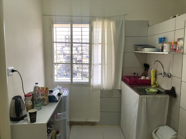 Private kitchen - Enjoy panoramic views of Amman in this newly renovated apartment Bait Khirfan (Amman)