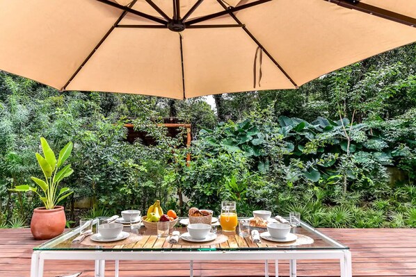 Outdoor dining