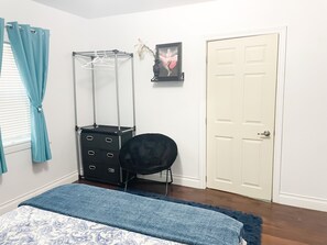 1 dormitorio, escritorio, wifi gratis y ropa de cama