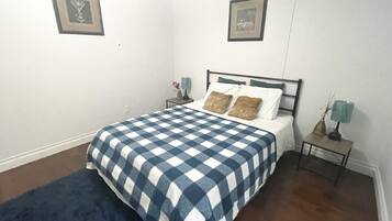 1 habitación, escritorio, wifi gratis y ropa de cama