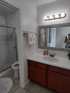 Shower, towels, soap, shampoo - Your private balcony on Galveston Island  - close to the beach. (Galveston)