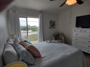 1 bedroom, WiFi, bed sheets - Your private balcony on Galveston Island  - close to the beach. (Galveston)