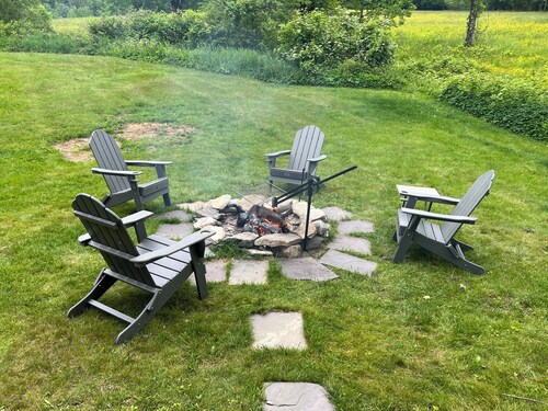 Spacious 4-bedroom home in quaint village near Okemo Mountain