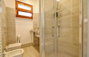 Shower, hair dryer - 1 bedroom amazing apartment in Pietra Ligure (Pietra Ligure)