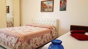 5 chambres, fer et planche à repasser, draps fournis