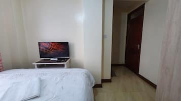 1 dormitorio, tabla de planchar con plancha, wifi y ropa de cama