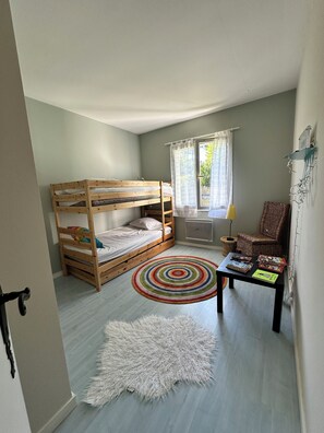 4 bedrooms, iron/ironing board, travel cot, free WiFi