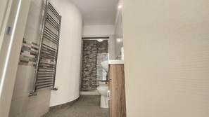 Superior Room | Bathroom | Shower, rainfall showerhead, hair dryer, bidet - PERLA SUITE (Mesagne)