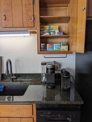 Fridge, microwave, oven, stovetop - Killington Escape for Summer- Hot Tub, Family Fun-Minutes from Killington & Pico (Rutland)