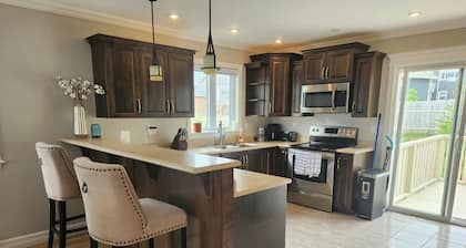 *WOW!* Executive Cozy Home - 3 bedroom, 2 bath