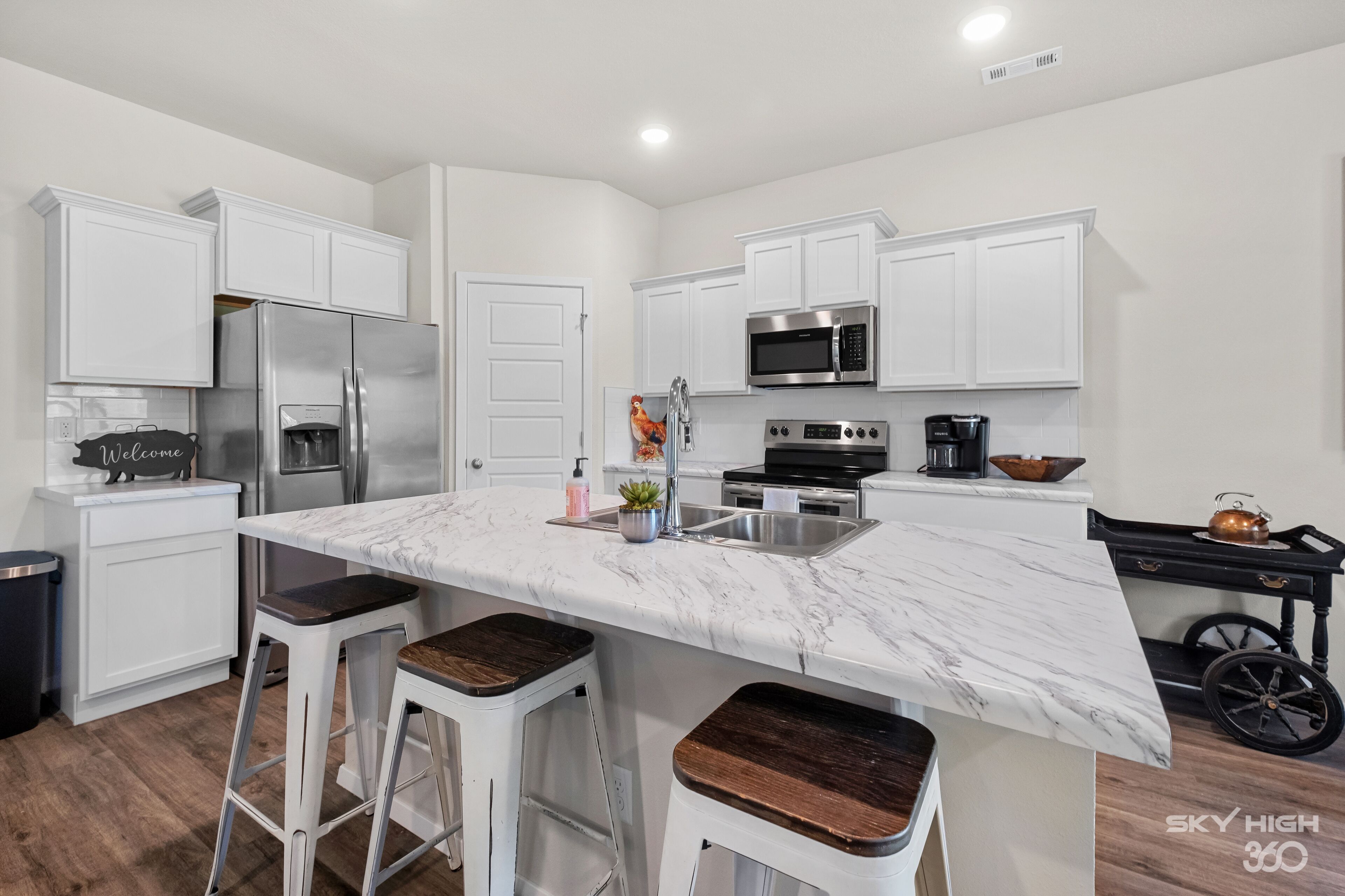 Frigorifero, microonde, forno, piano cottura