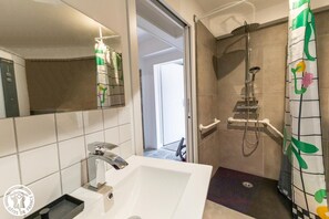 Shower - Les Jardins de Tirande - rdc (SAINT IGNAT)