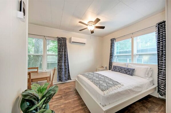 1 chambre, fer et planche à repasser, Wi-Fi gratuit, draps fournis