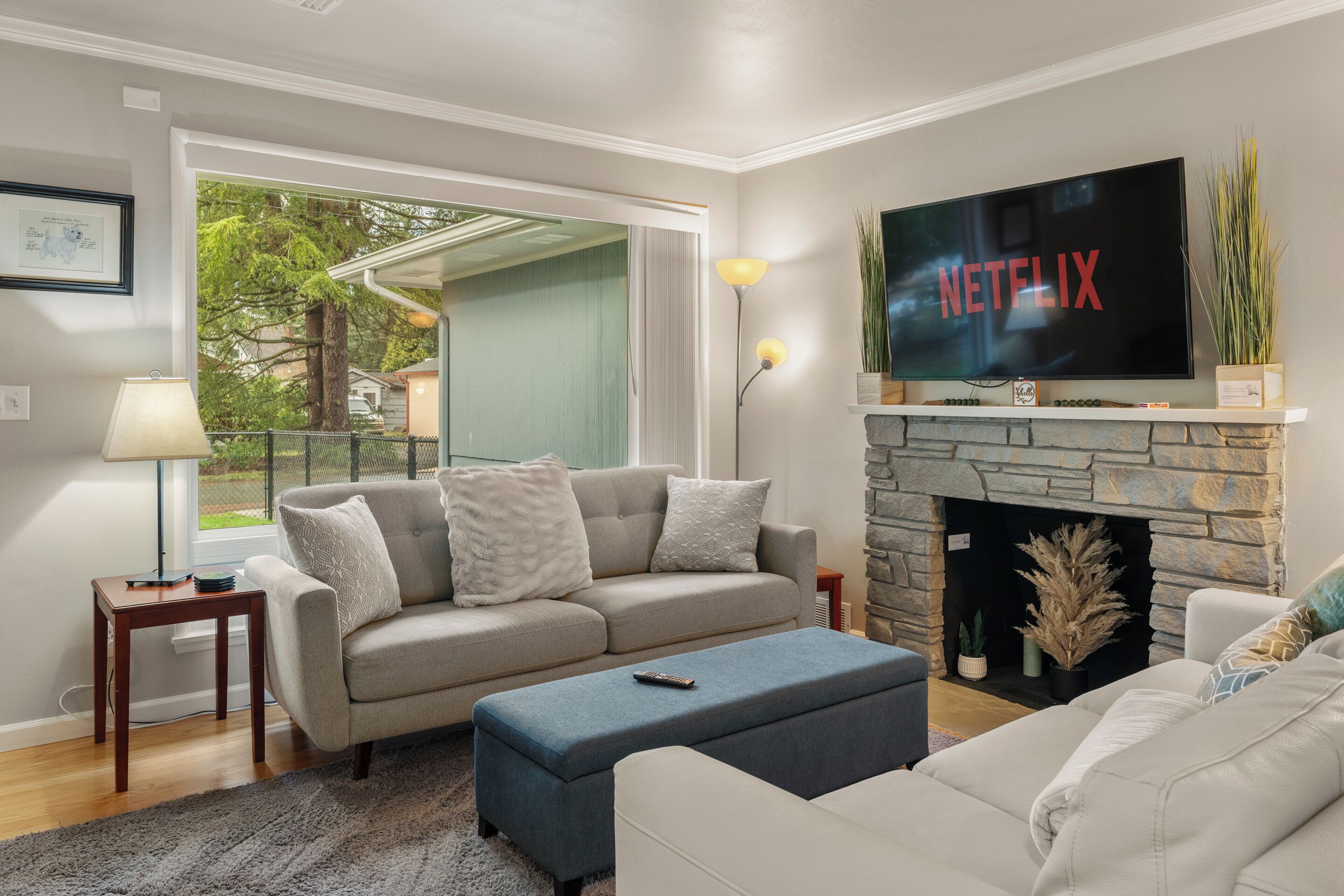 Dog-friendly Home With A Hot Tub And Amazing Backyard - Seattle, WA