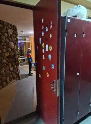 Interior - Ski-in Ski-out Ropeway Apartment, Gudauri (Gudauri)