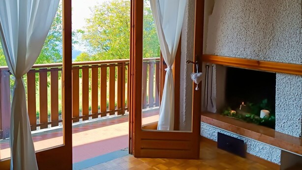 Unclassified image, 1 of 24, button - Large apartment surrounded by greenery with lake view (Zone)