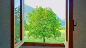 Unclassified image, 2 of 24, button - Large apartment surrounded by greenery with lake view (Zone)