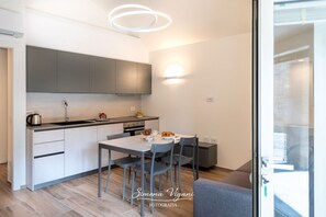 Dining - Cozy and uniquely designed apartment (Riva di Solto)