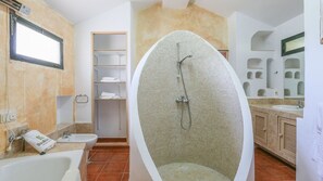 Combined shower/bathtub - Finca el Manzano Cortegana by Ruralidays (Huelva)