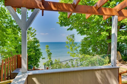‘Turtle Cove Bay Beach House’ ~ 13 Mi to Buffalo!