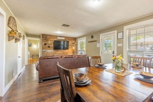 House, Multiple Beds, Hot Tub (413 W San Ant River) | Dining