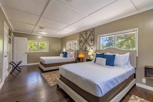 House, Multiple Beds, Hot Tub (413 W San Ant River) | 2 bedrooms, individually decorated, individually furnished, bed sheets